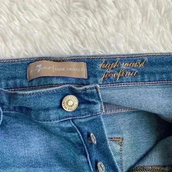 7 for all mankind Lux vintage light wash Josefina.  Size 32. - Picture 2 of 5